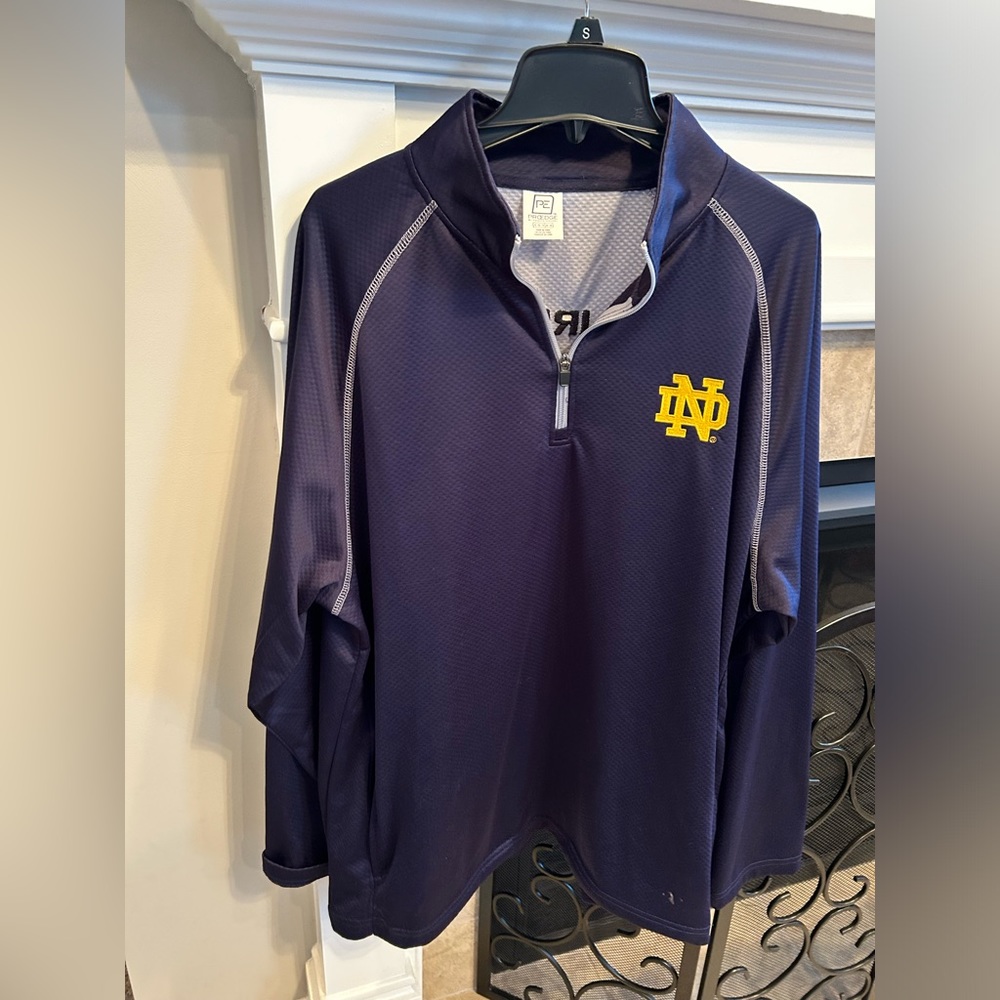Men’s XL long sleeve lightweight Notre Dame shirt. Excellent condition